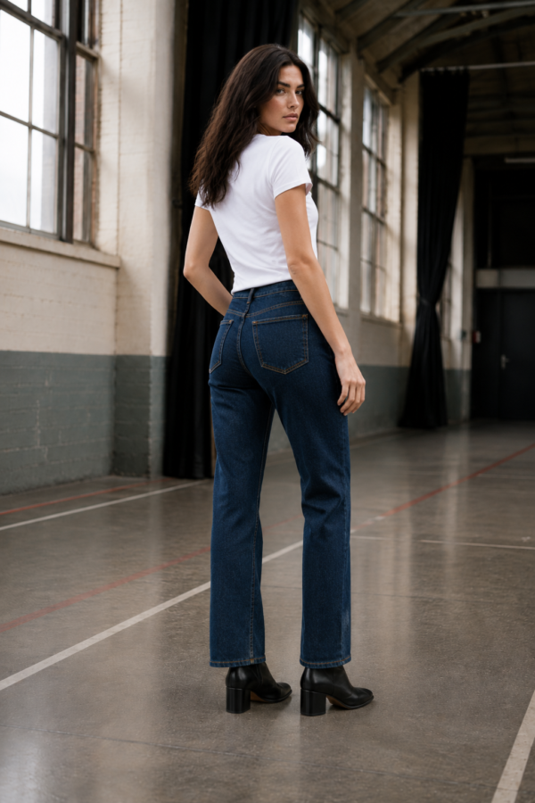 Foundry 33 relaxed jean back or construction